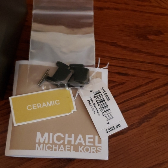 Michael Kors black ceramic band - Picture 4 of 4